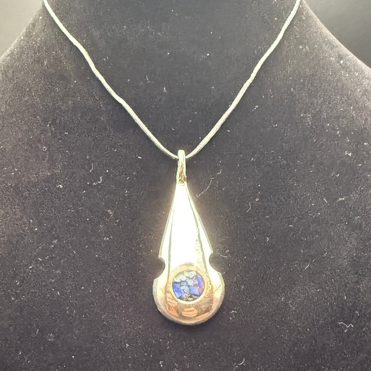 Handmade silver pendant with lapis natural stone chips and scalloped edge