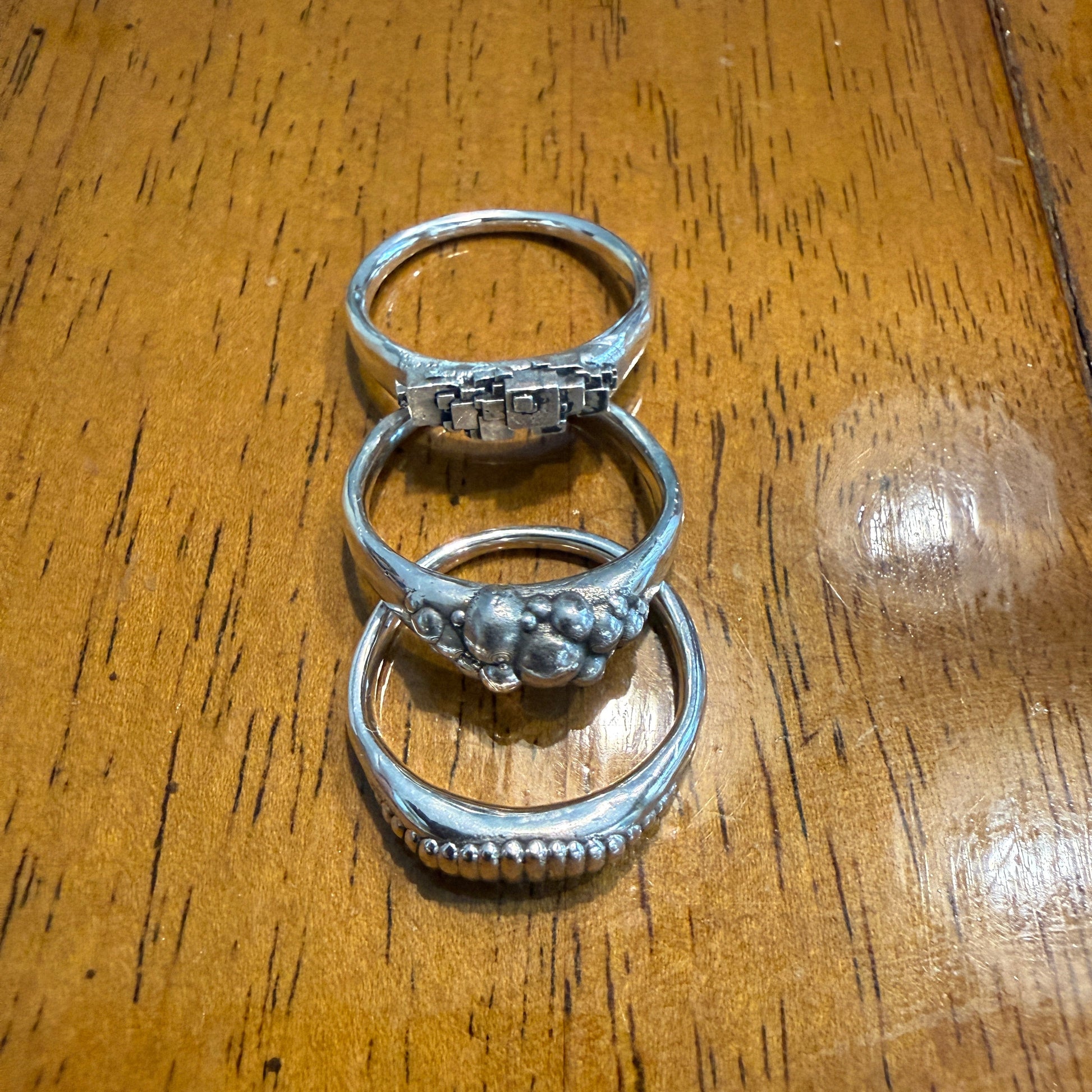 Ellipse, cube and sphere shapes clustered on narrow signet rings